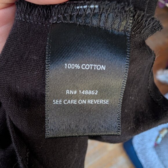 Black tank top with daisies - Picture 3 of 3